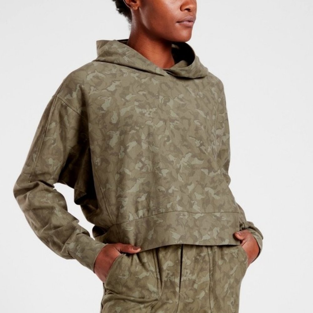 Athleta Farrallon Crop Hoodie Green Camo
